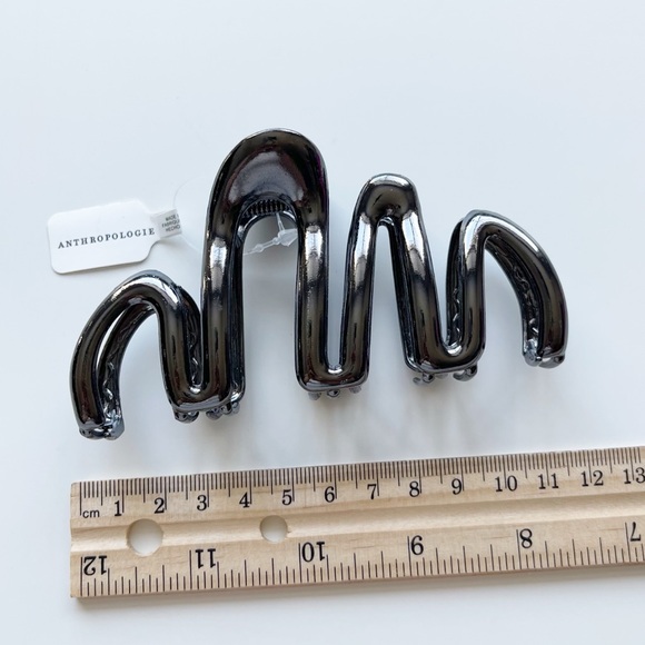 NWT Anthroplogie Squiggle Hair Claw Clip Black Silver - Picture 3 of 5